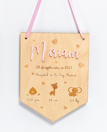 BANDERÍN DE MADERA CON DETALLE DEL BEBÉ